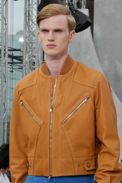 Look 17